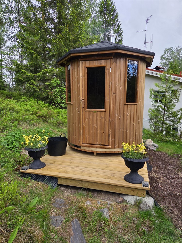 Stående bastutunna